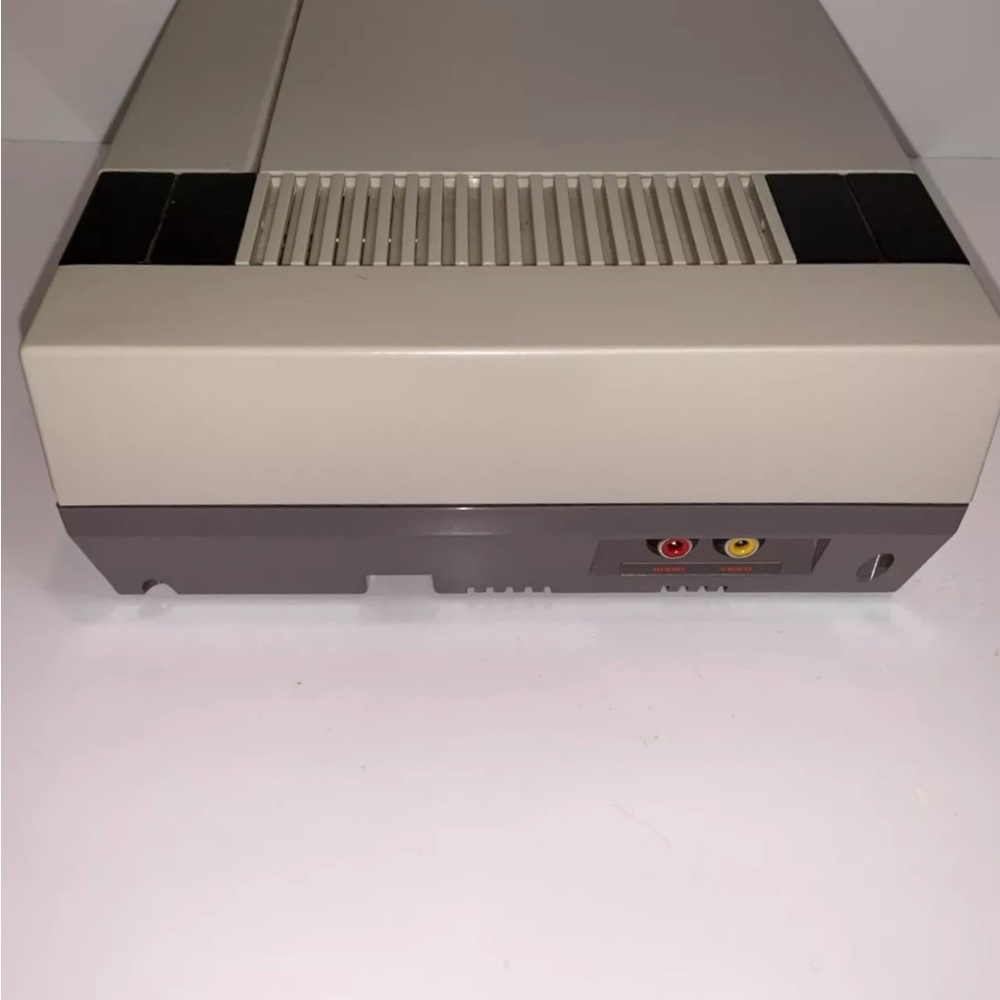 1985 Original Nintendo NES Console With 2 Controllers, Adapter ~ No games! - Picture 12 of 14
